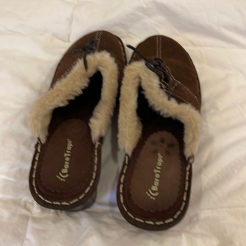 BearTraps wedge shoes. Brown with furry trim. Size 6M.